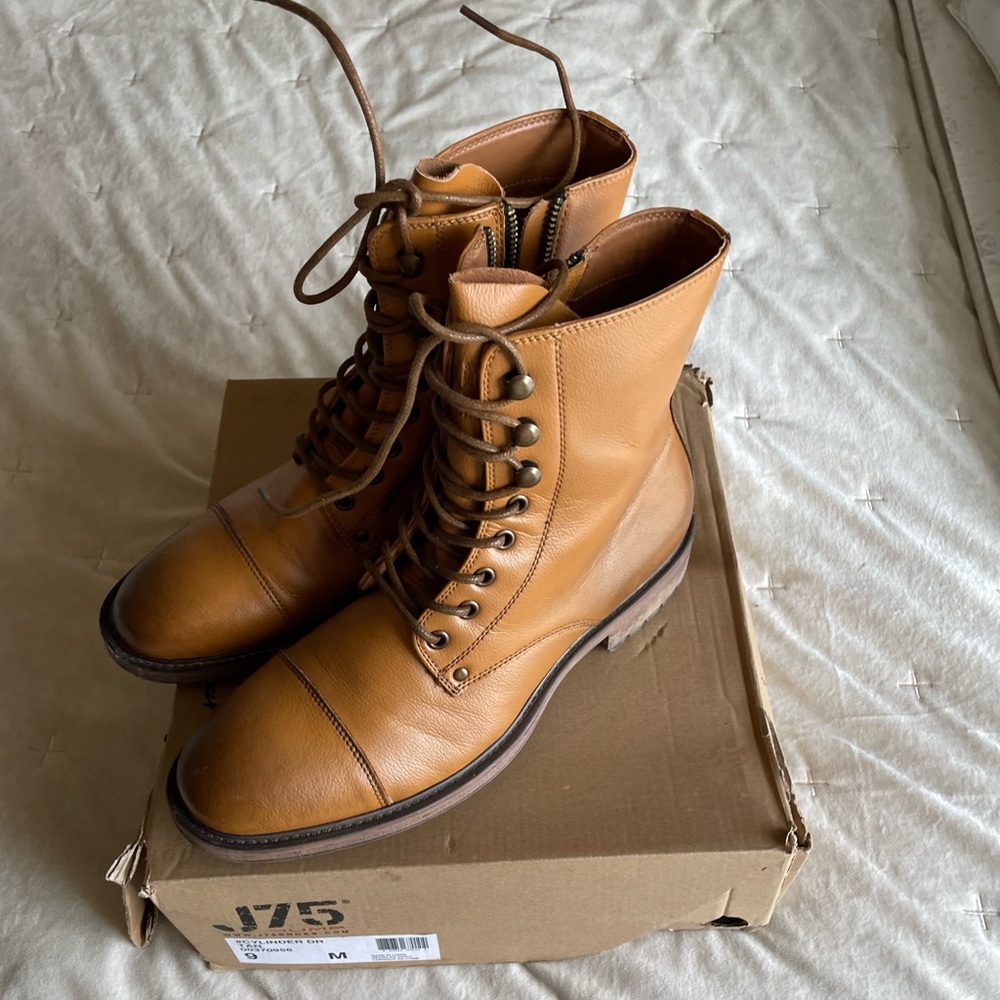 Brown Tan Ankle Boots Lace-Up Design